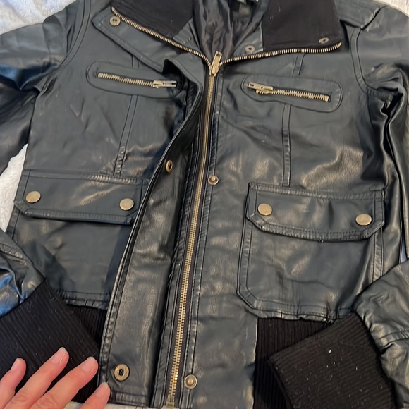 Faux leather bomber jacket size small - Picture 2 of 10